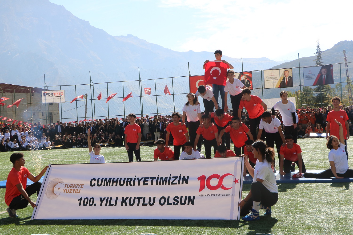 Hakkari'de 29 Ekim Cumhuriyet Bayramı coşkusu