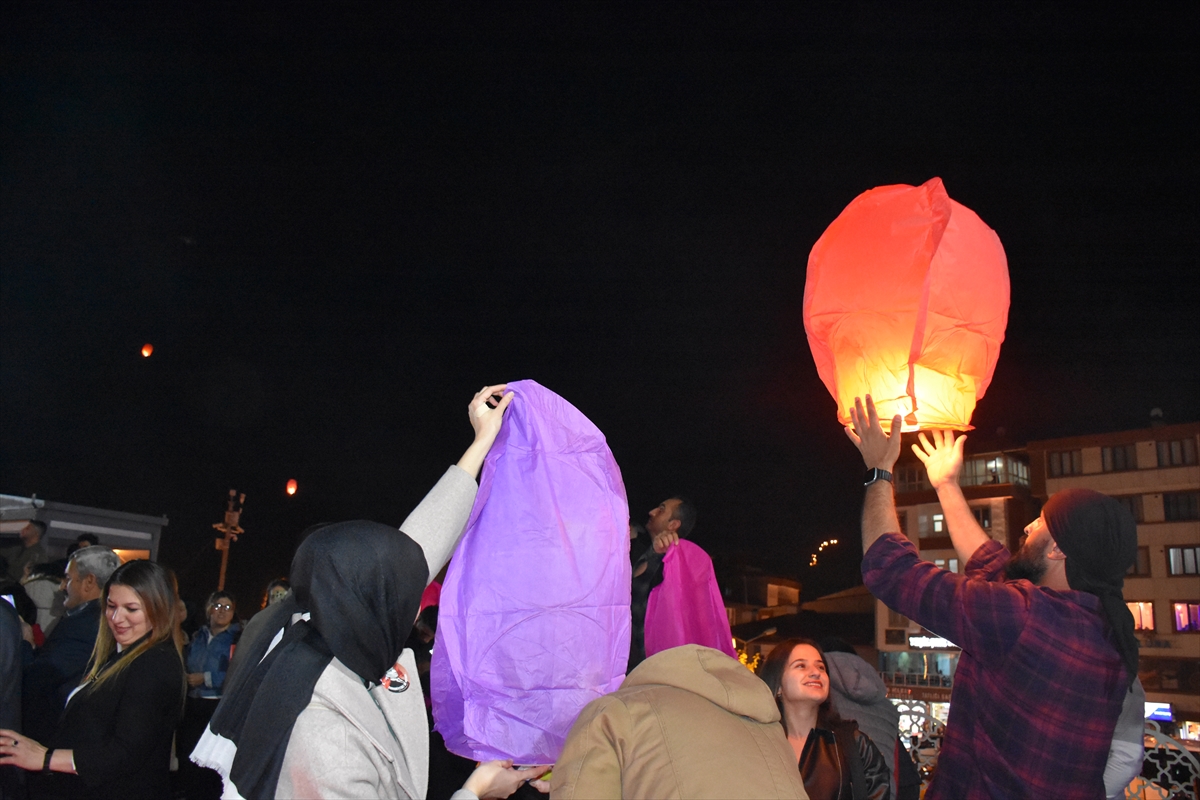 Hakkari'de Cumhuriyet'in 100. yılı fener alaylarıyla kutlandı