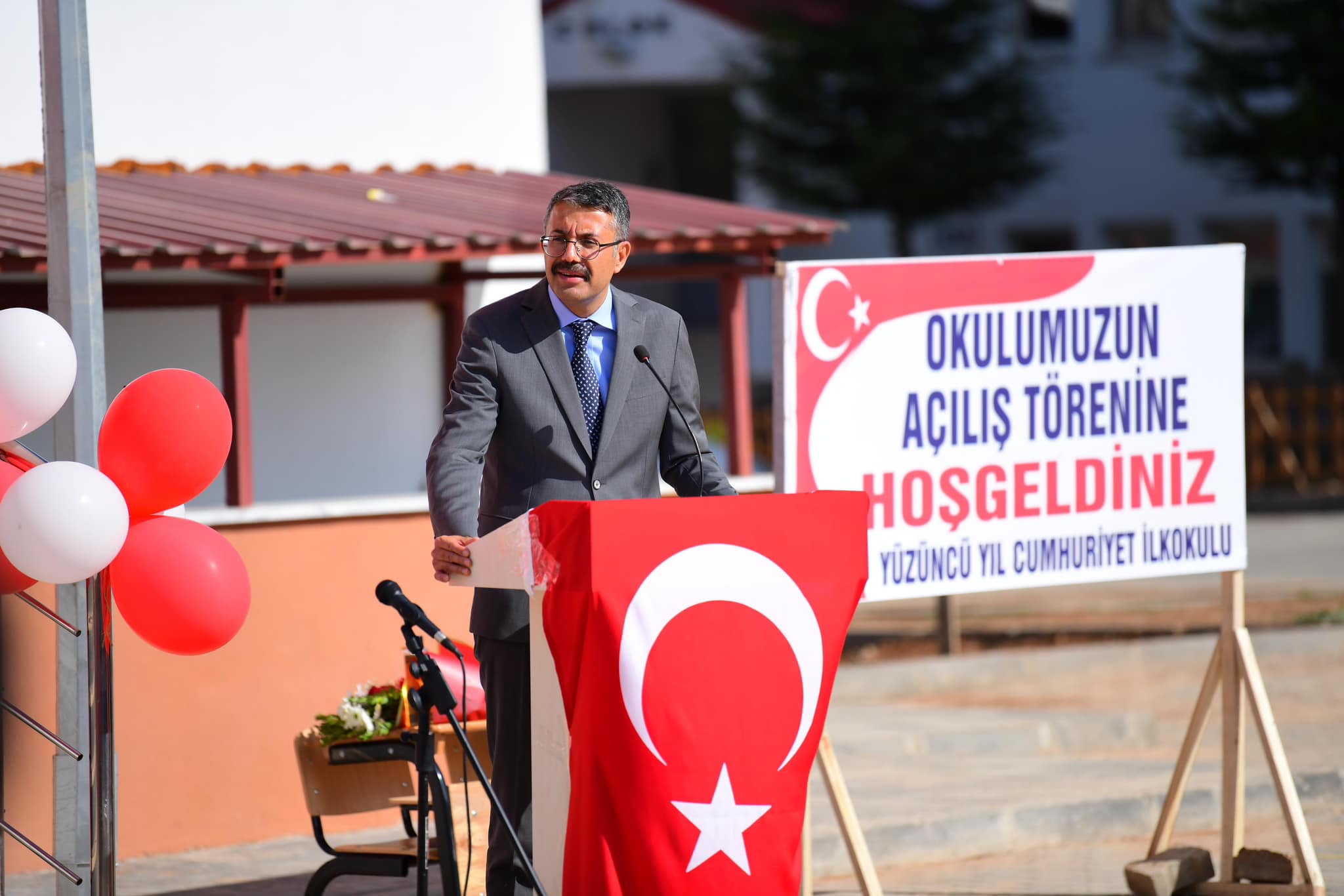 Vali Çelik, Çukurca'da okul açılış törenine katıldı