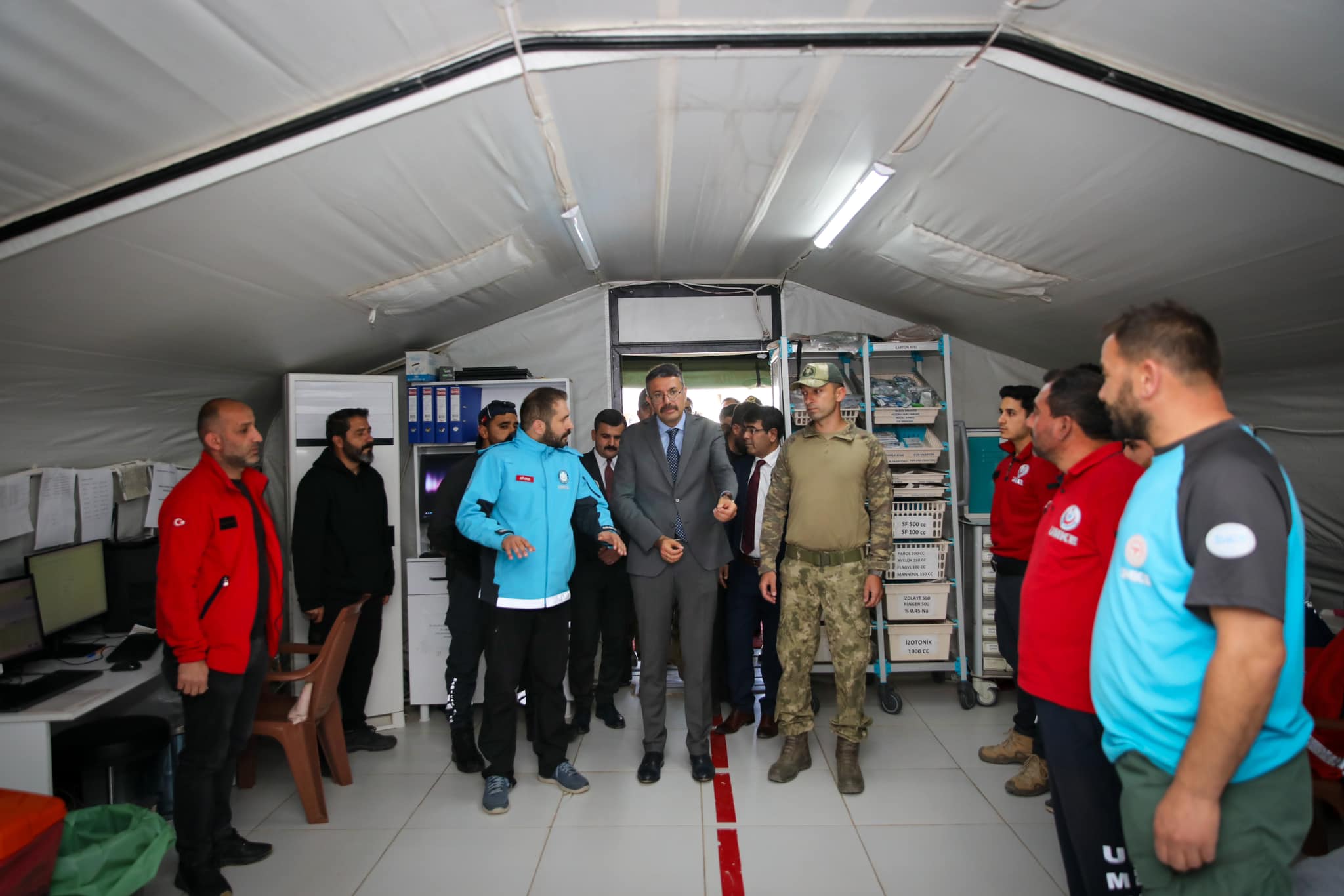 Vali Çelik, Sahra hastanesini ziyaret etti