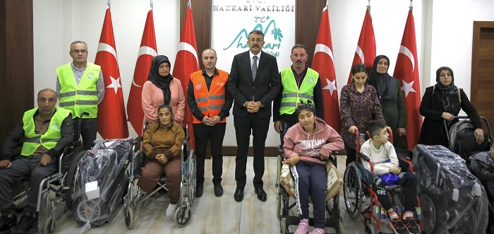 Vali Çelik'ten, Engellilere Akülü Araba!