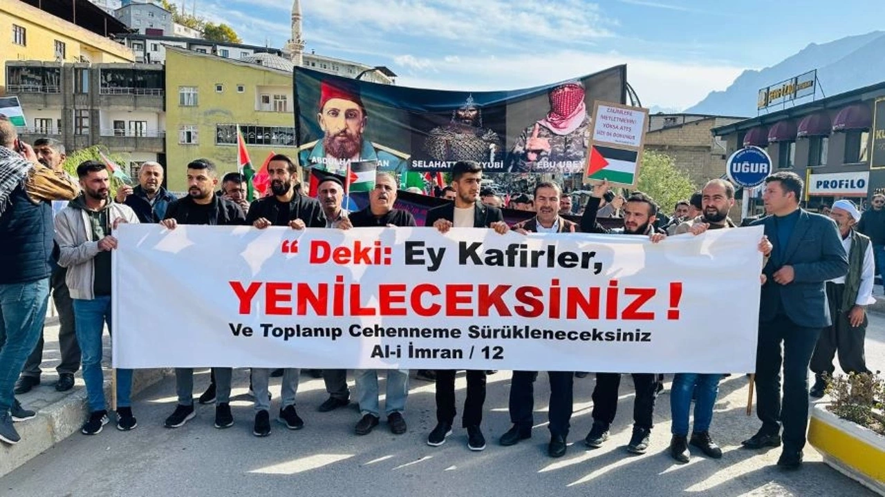 İsrail'in Filistin'e saldırıları Şemdinli’de protesto edildi