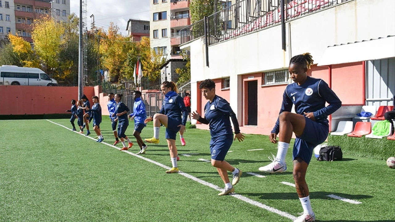Kamerunlu "gol kraliçesi" Hakkari takımında!