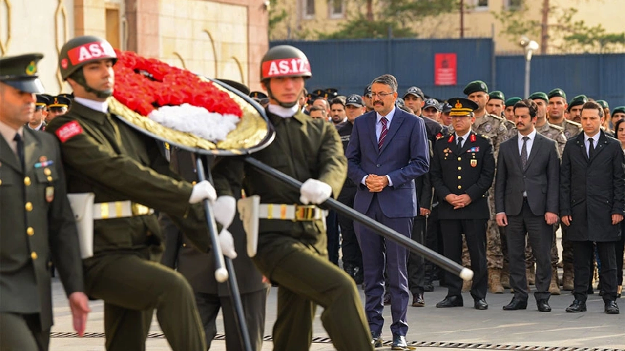 Atatürk Hakkari'de törenle anıldı