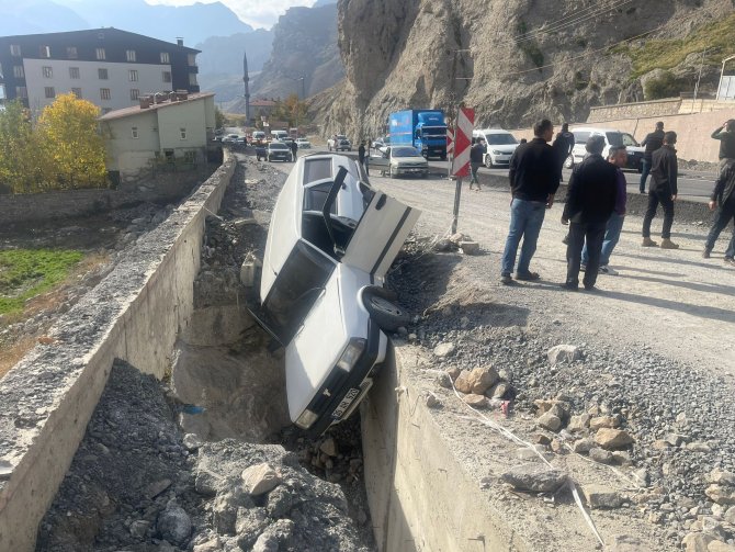 Hakkari Van yolunda kaza: 1 yaralı
