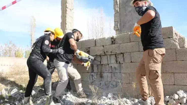 Yüksekova’da gerçeği aratmayan deprem tatbikatı