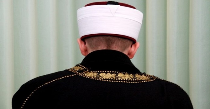 Cami imamı 38 kilo esrarla yakalandı