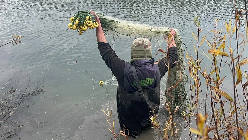 Yüksekova’da soğuk derede balık avı