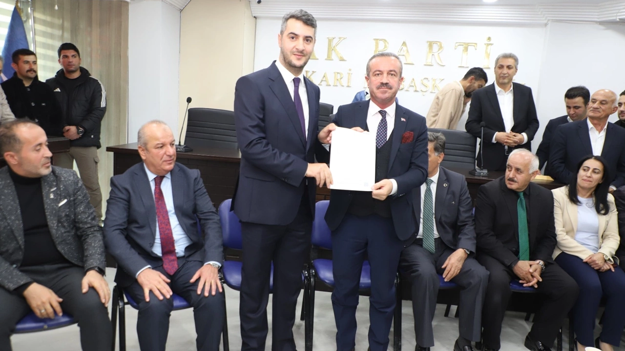 Piruzbeyoğlu'ndan aday adaylığı başvurusu