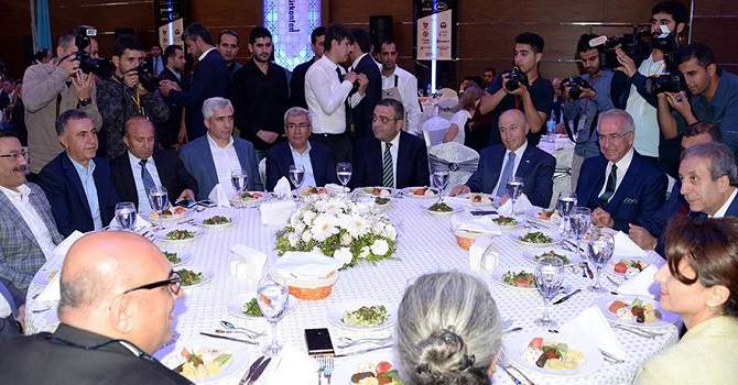 Ekonomi Zirvesi, Ak Parti, CHP ve Hdp'li Vekilleri Aynı Masada Buluşturdu