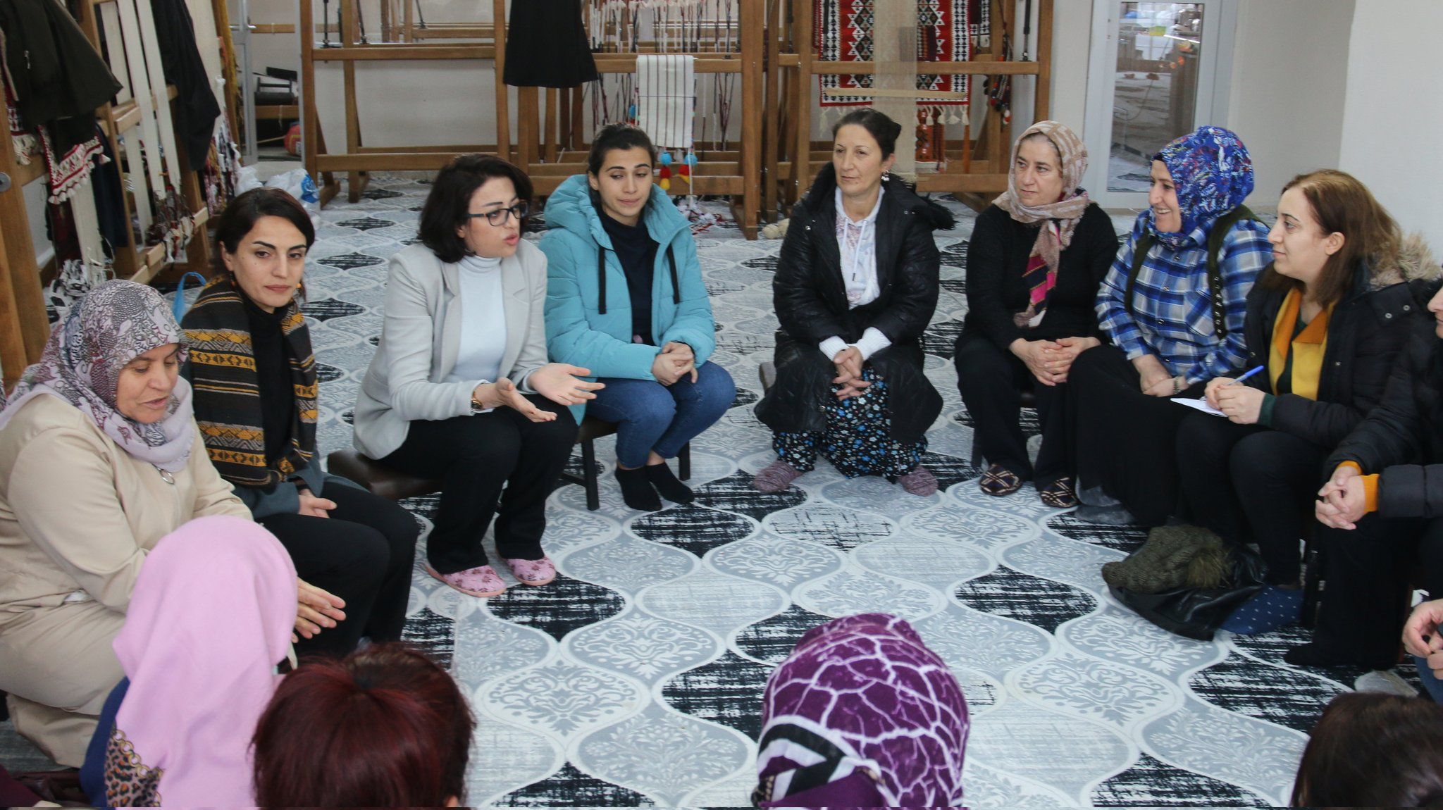 Hakkari Milletvekili Bartın, tekstilde çalışan kadınları ziyaret etti