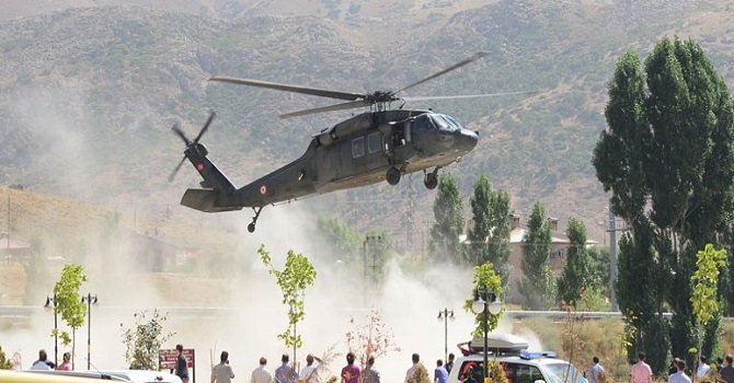 Hakkari'de askeri araç devrildi: 2 şehit 5'i ağır 7 asker yaralandı