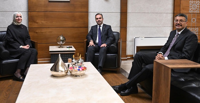 Vali Çelik, Hakkari sorunları için Bakanlarla görüştü