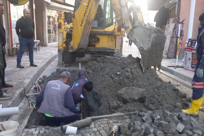 Belediye ekibi 11 su arızasına müdahale etti