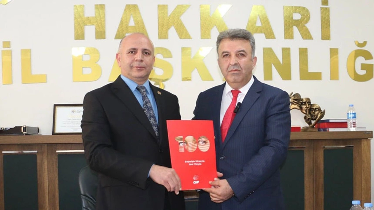 Özbek, CHP'den aday adaylığı başvurusunu yaptı