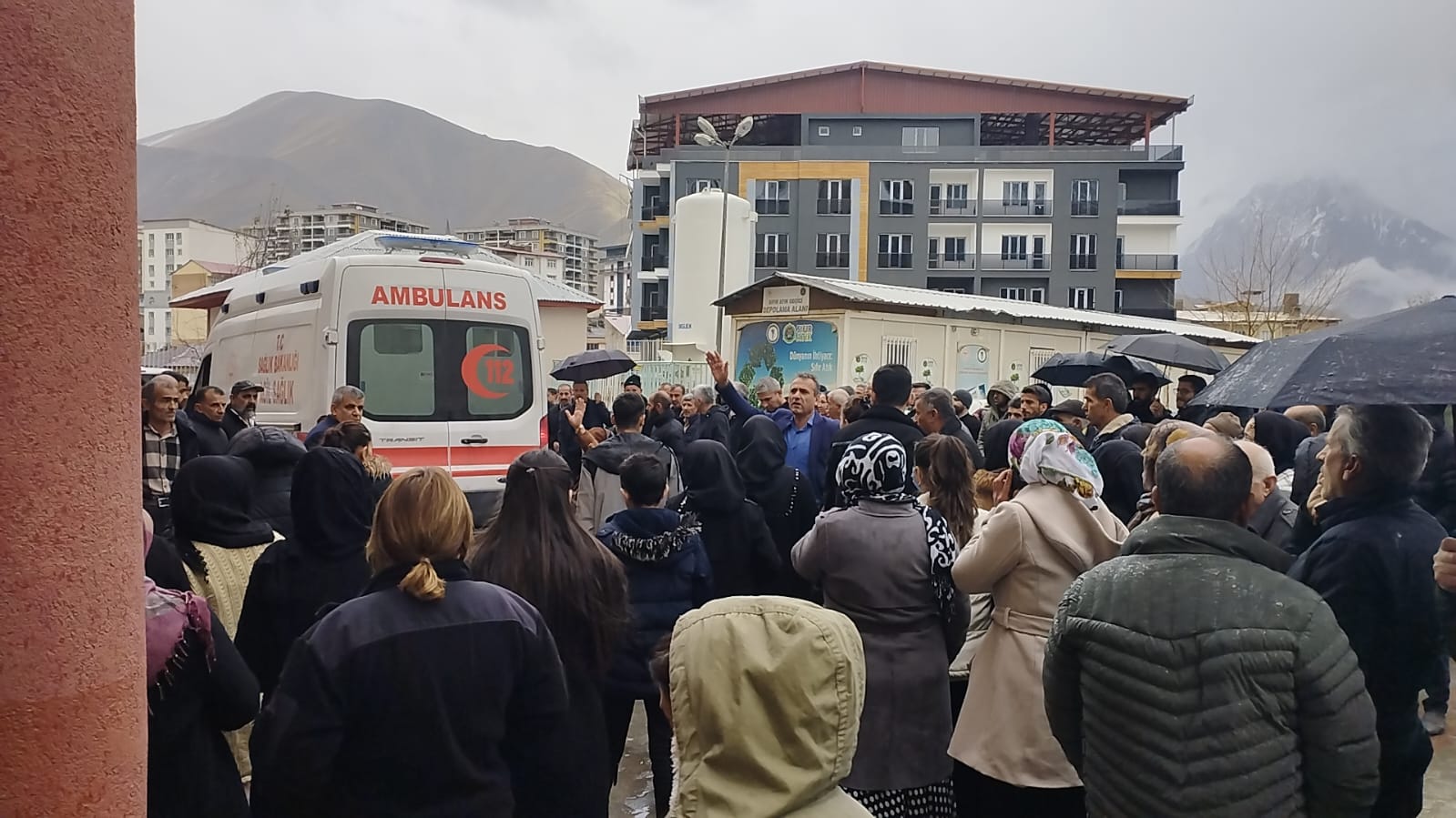 Hakkari'de VEDAŞ çalışanı akıma kapıldı