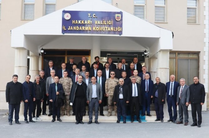 Çarıkcıoğlu, muhtarlarla bir araya geldi