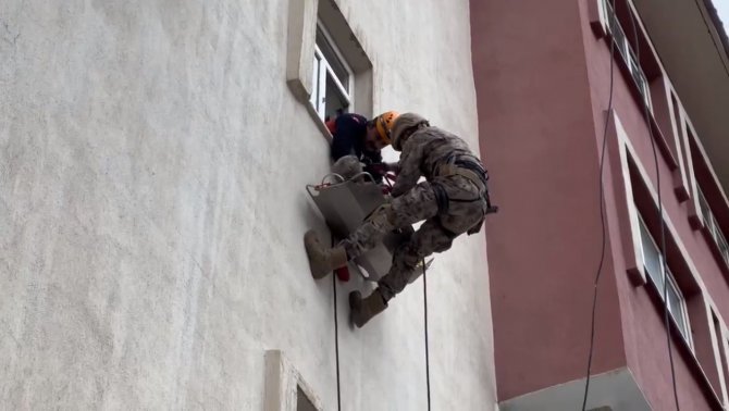 Hakkari'de nefes kesen kurtarma operasyonu