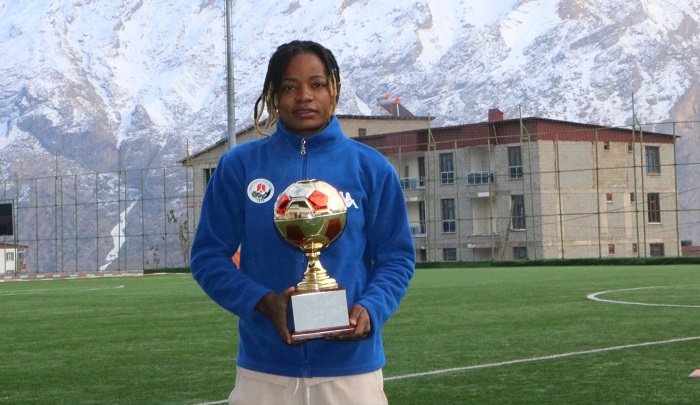 Hakkarigücülü kadın futbolcu Altın Top ödülünü kazandı