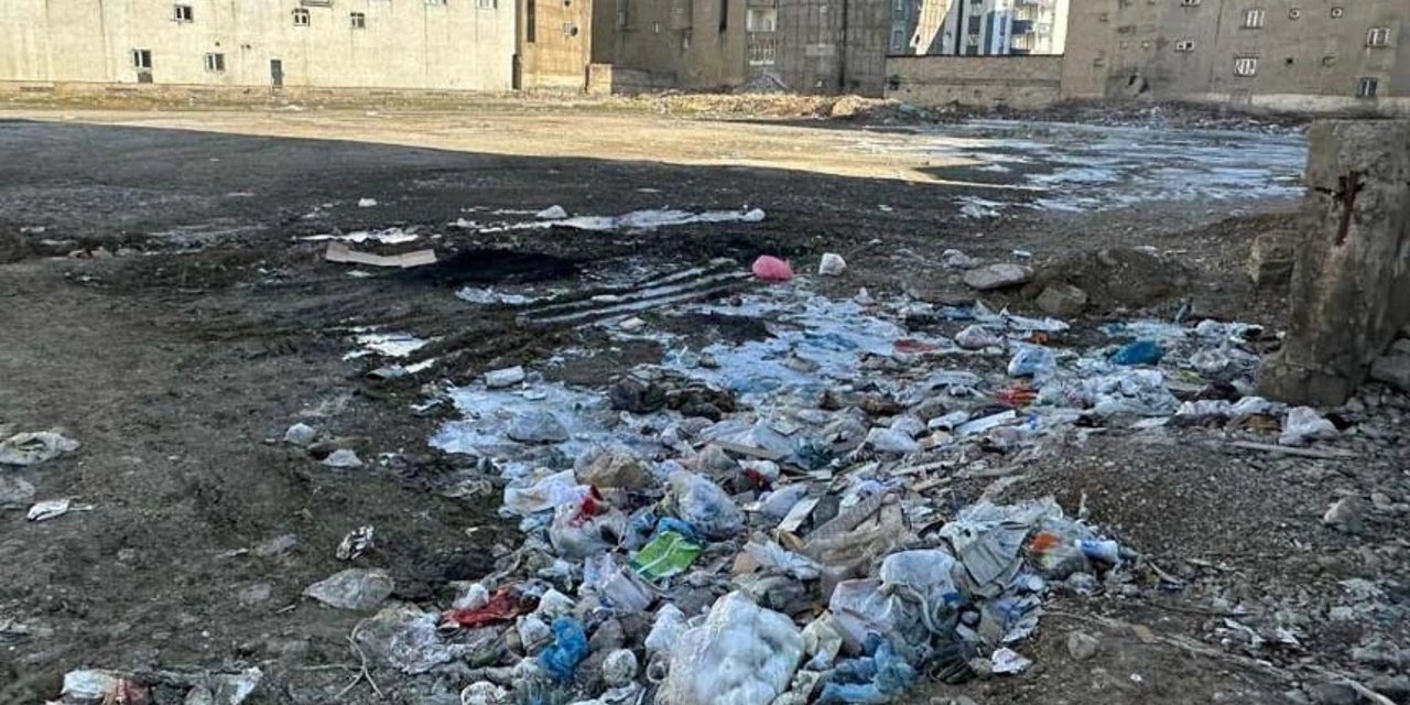 Yüksekova'da çöp sorunu bitmek bilmiyor!