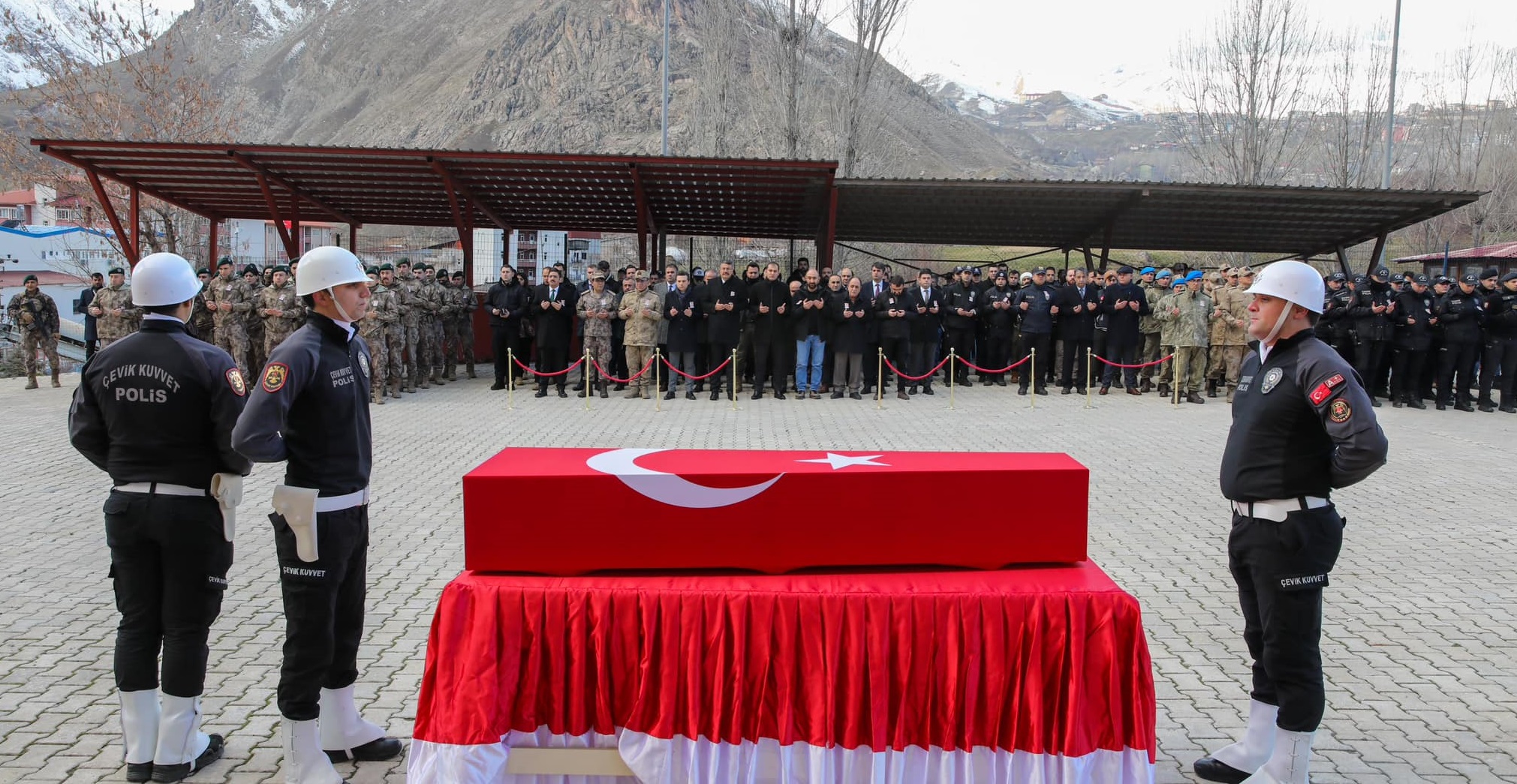 Hakkari'de 1 polis hayatını kaybetti