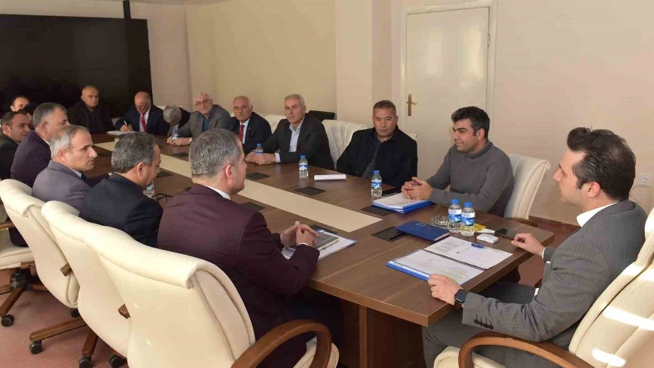 Vali Yardımcısı Karadağ, köy muhtarlarının taleplerini dinledi