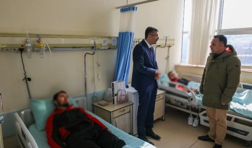 Vali Çelik, çatışmada yaralanan askerleri ziyaret etti