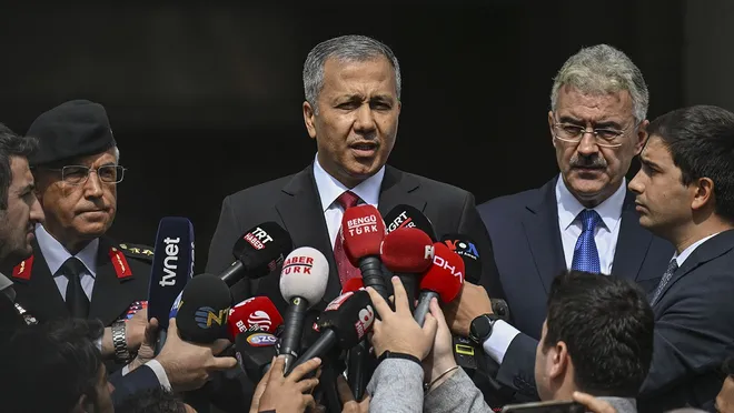 Ali Yerlikaya: 445 polis açığa alındı