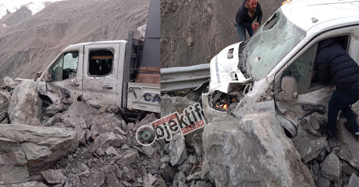 Hakkâri'de aracın üzerine heyelan düştü: 3 kişi yaralandı