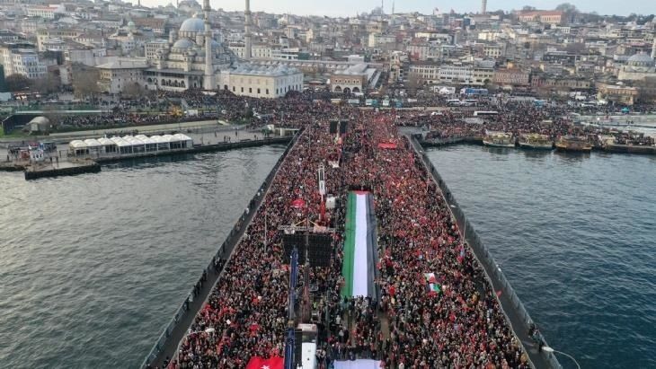 Galata Köprüsü'nde Filistin’e destek yürüyüşü: 'Bu iş ateşkesle bitmez'