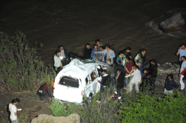 Hakkari'de Zap'a Uçan Araçta 4 Kişiden 1'i Kayıp