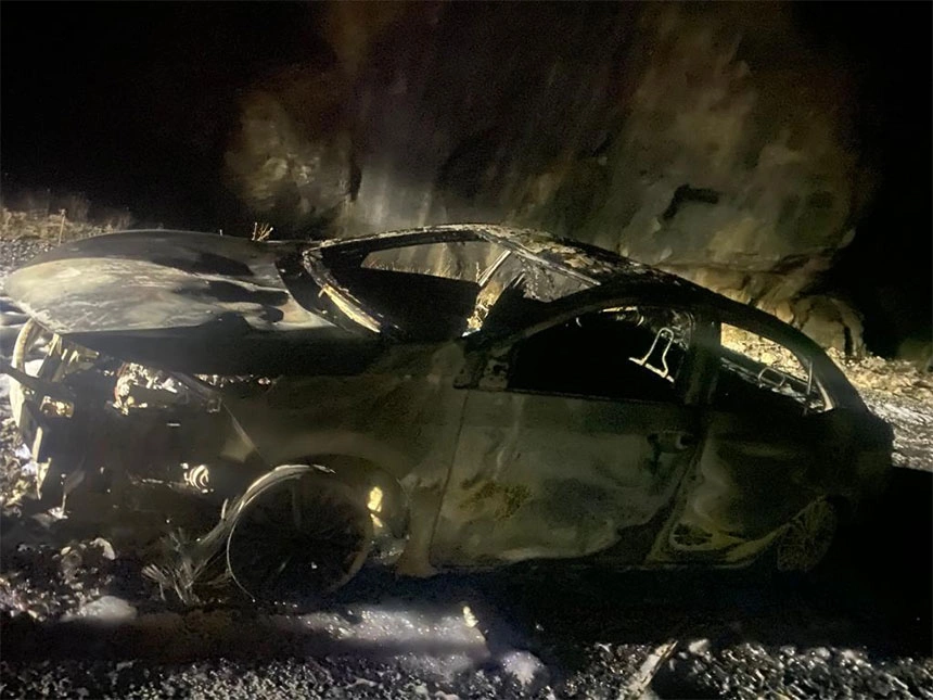 Hakkari'de seyir halindeki araç alev aldı