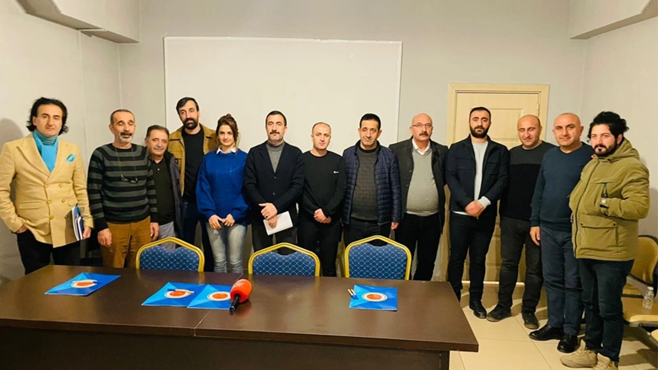 Hakkari'de 18 STK temsilcisi deprem gündemi ile bir araya geldi