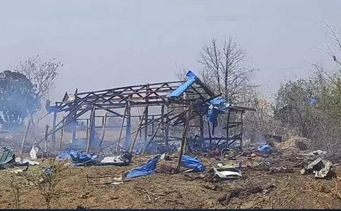 Uçaklar köyü bombaladı: En az 15 ölü