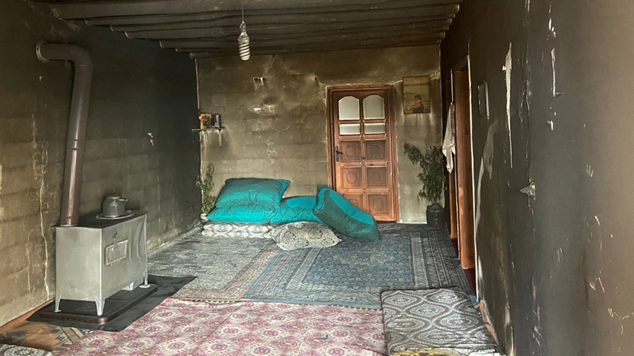 Yüksekova'da ev yangını
