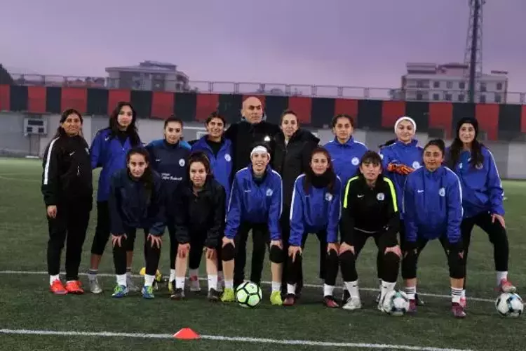Vangücü Kadın Futbol Takımı, Hakkarili Tekin çiftine emanet!