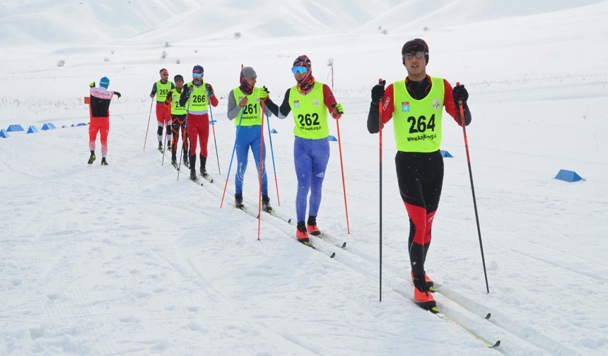Yüksekova'da kayaklı koşu milli takım elemeleri başladı