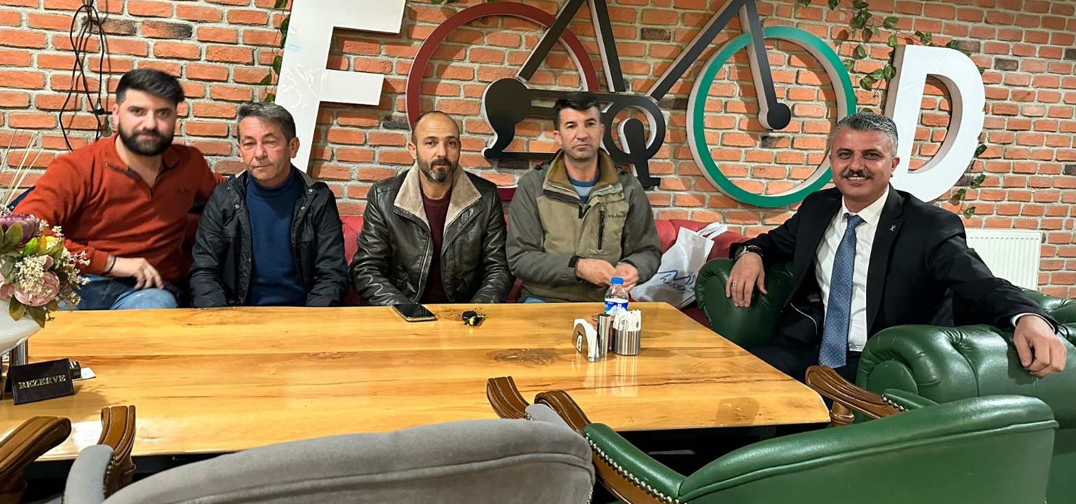 Başkan Yılmaz, Çukurca'daki gazetecilerle bir araya geldi