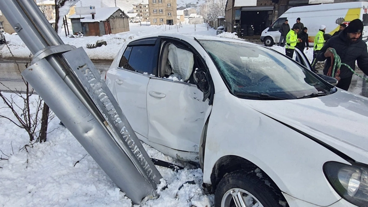 Yüksekova'da trafik kazası: 1 yaralı