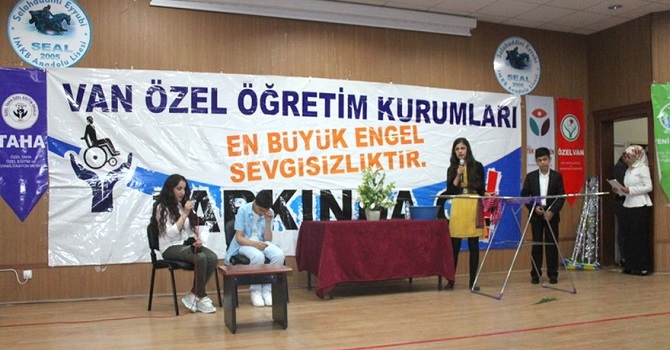 Van'da 28 Engelliye Tekerlekli Sandalye Dağıtıldı