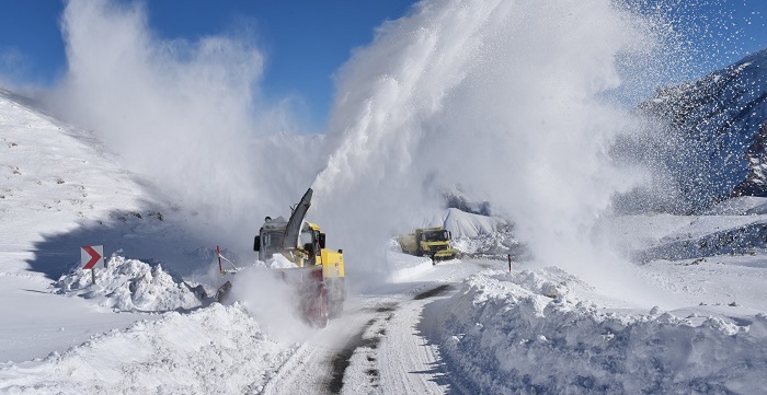 Hakkari'de Kar çalışması devam ediyor