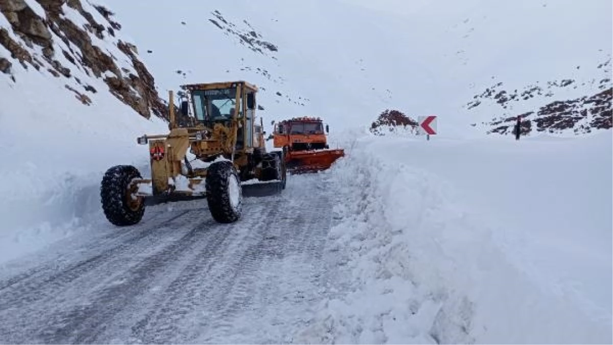 Hakkari'de 100 yerleşim yolu kapandı