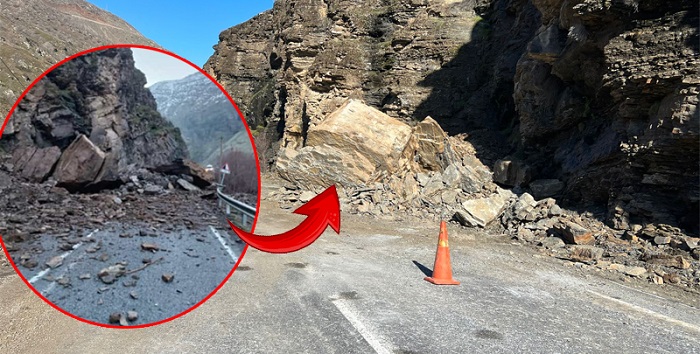 Hakkari-Çukurca kara yoluna dev kayalar düştü