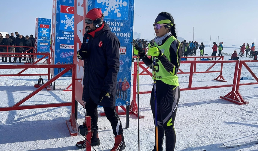 Yüksekova’da kayaklı koşu heyecanı