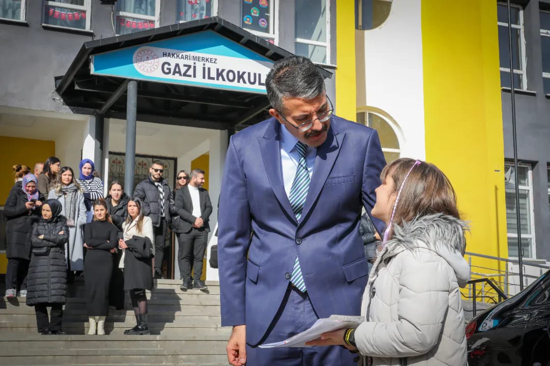 Vali Çelik, 66 bin 436 Öğrencinin karne Sevincine Ortak Olduk