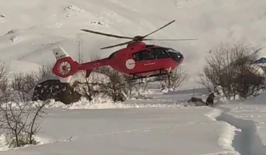 Şemdinli’de ambulans helikopter 8 aylık bebek için havalandı!