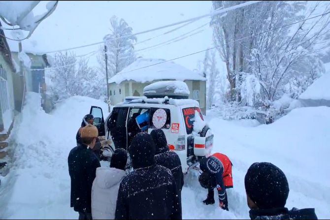 Ekipler, Hasta çocuk için harekete geçti