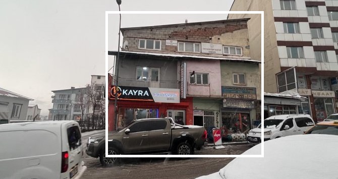 Hakkari'de devren satılık bina ve arsa!