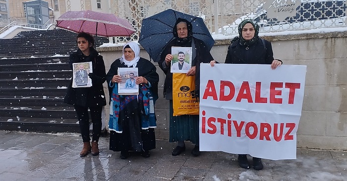 Hakkârili 3 öğretmen tahliye oldu