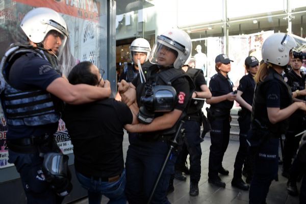 Diyarbakır'da polis müdahalesi: 30 kişi gözaltına alındı
